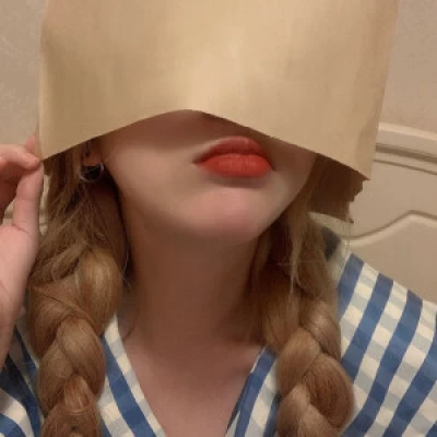 提升你气质的2023最火女生高清头像，给人的感觉是高雅而不失亲切