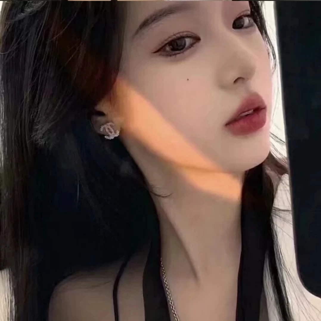 纯欲风女头像 哪有什么避风港 心情不好的时候都是一个人.