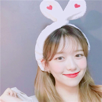 颜值很高气质非常仙气的女生头像，她的微笑是那样的温暖