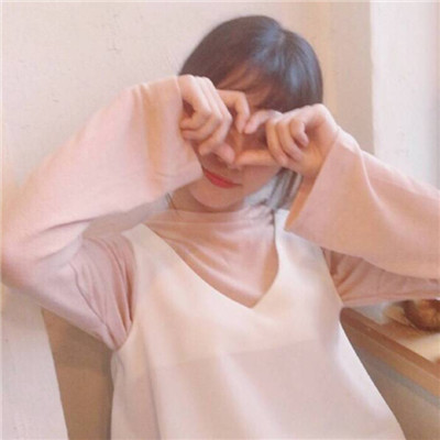 颜值很高气质非常仙气的女生头像，她的微笑是那样的温暖