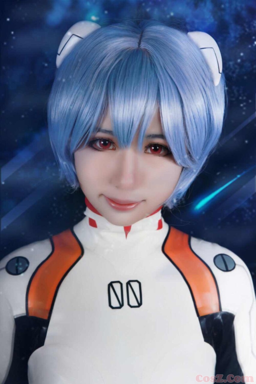 旗袍确实不错但是我怎么感觉这个小哥哥笑的好恐怖!