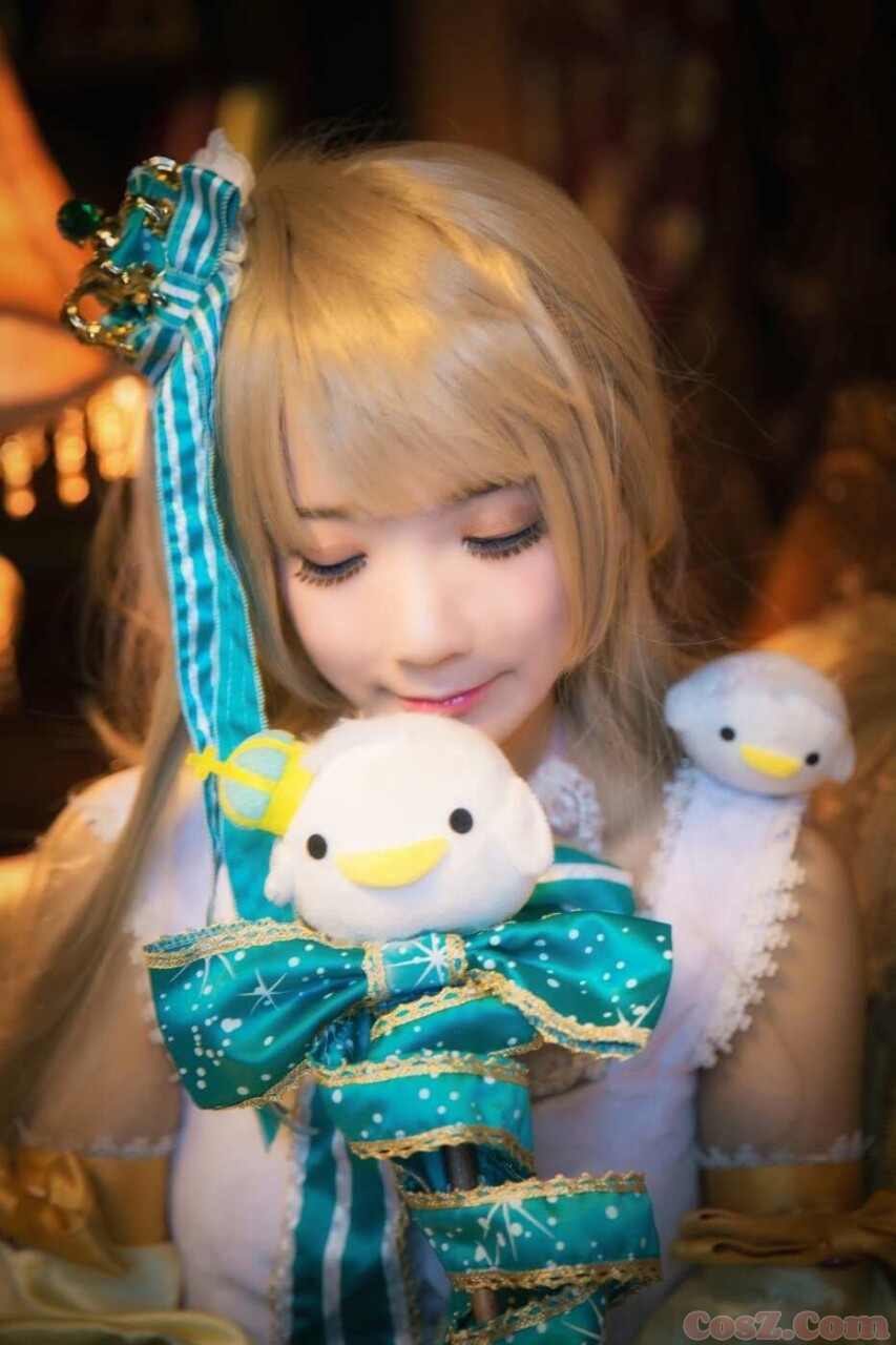 旗袍确实不错但是我怎么感觉这个小哥哥笑的好恐怖!