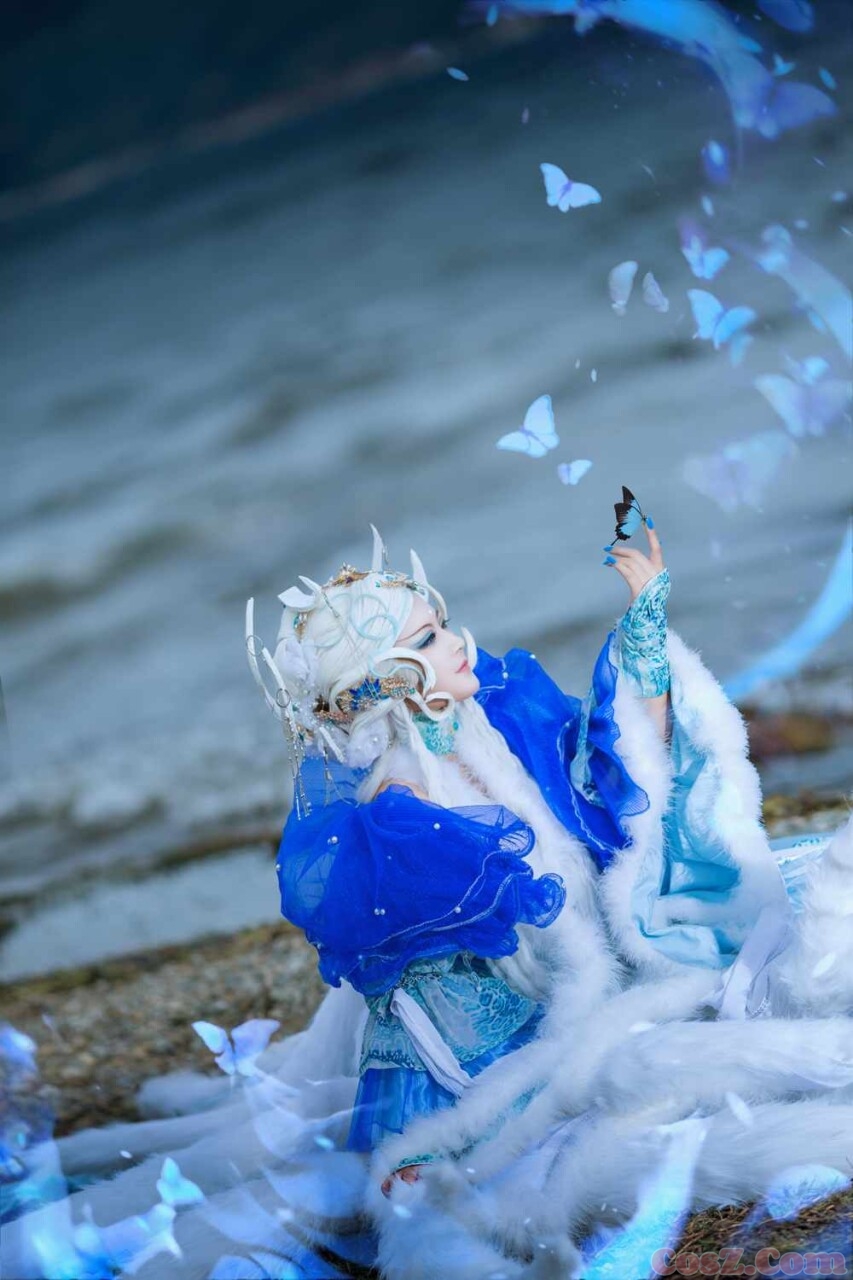 旗袍确实不错但是我怎么感觉这个小哥哥笑的好恐怖!