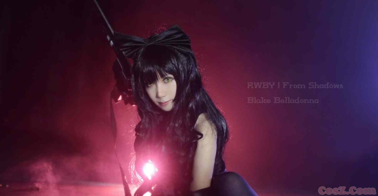 旗袍确实不错但是我怎么感觉这个小哥哥笑的好恐怖!